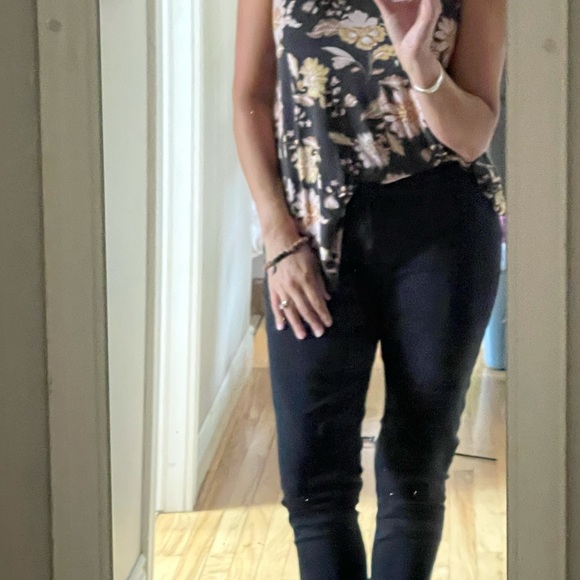 Swing Tank fits like a Med - Picture 5 of 5